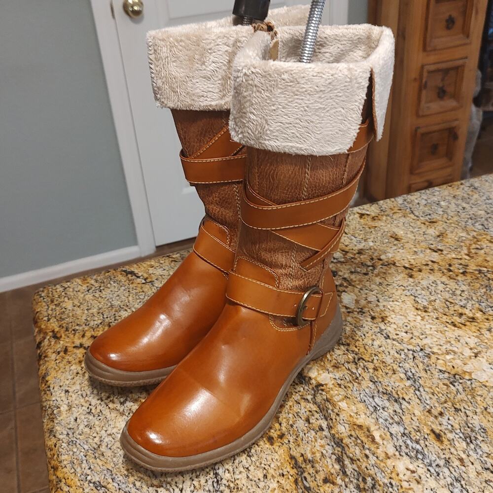 Forever Boots Womens Size 7.5 Faux Leather Buckle Strap Mid Calf Fur Lined Boots